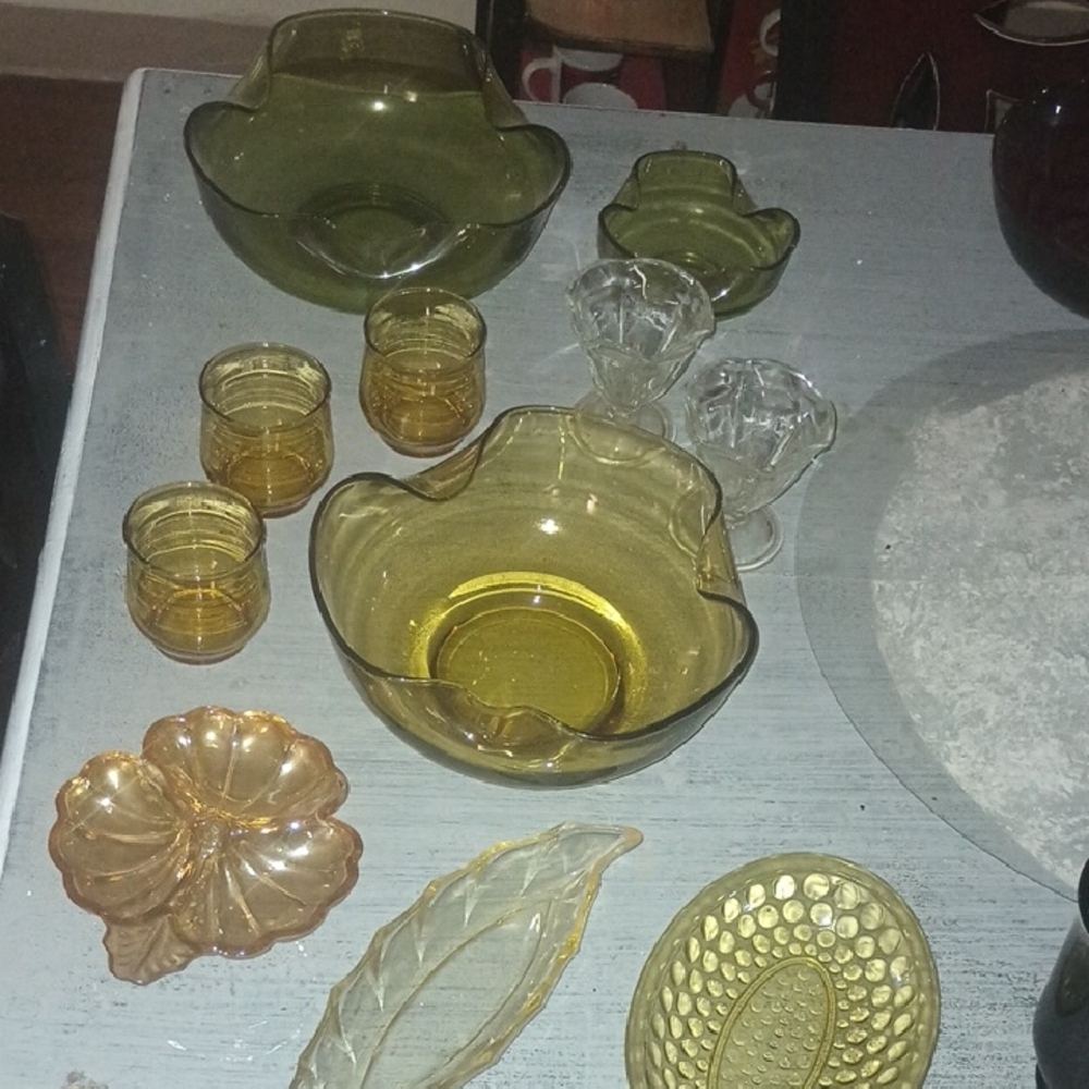 Elegant Glass Dinnerware Set - Green and Gold
